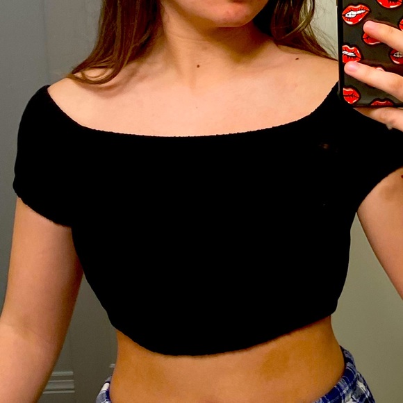 Wilfred (Aritzia) - Cropped Off the shoulder top - Picture 2 of 3